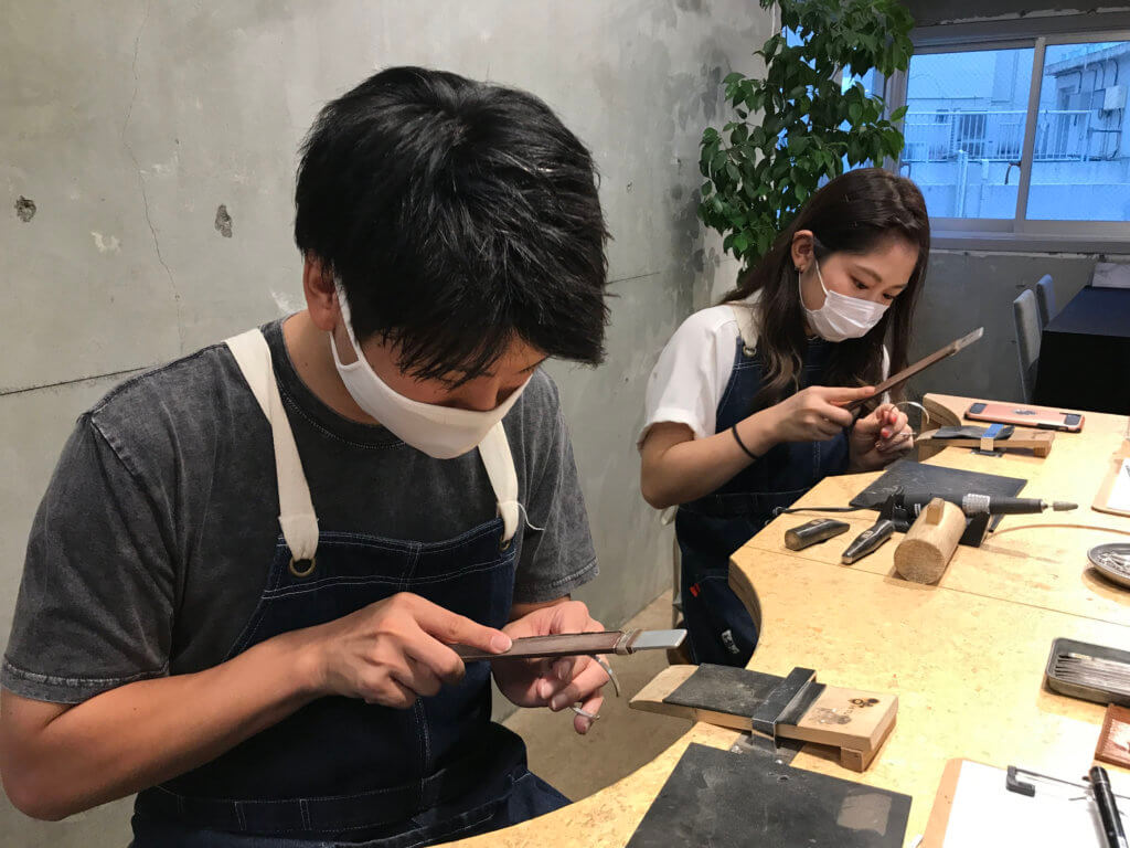 ﾍｱﾗｲﾝを打っているところ