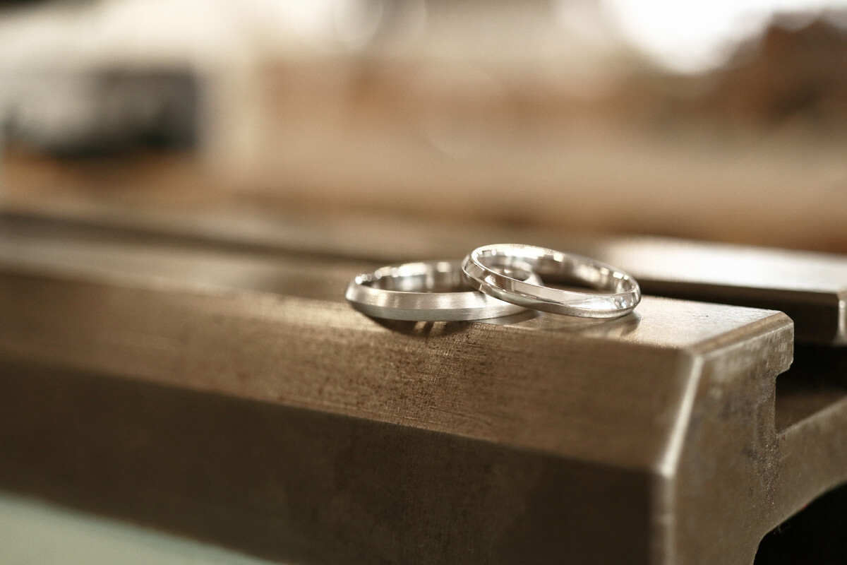 手作り結婚指輪の旋盤加工