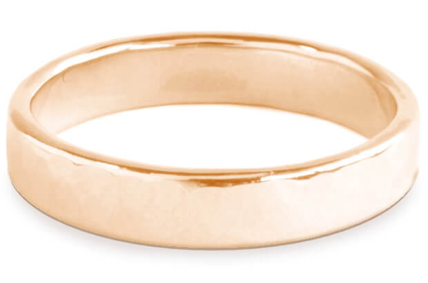 ワイド
4.0mm¥154,000 / 本¥140,000 税抜世界中で定番として親しまれている4mm幅。金属の存在感がひときわ光る指輪に仕上がります。※ピンクゴールド、ライムゴールド、ツイスト加工、旋盤加工はお選びいだだけません。