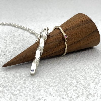 誕生石を入れた手作りネックレス